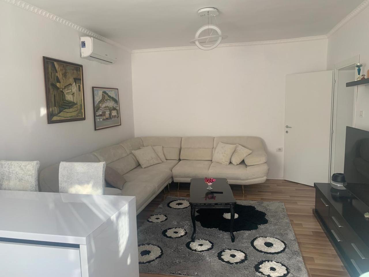 Flat In Berat'S Center Lägenhet Exteriör bild
