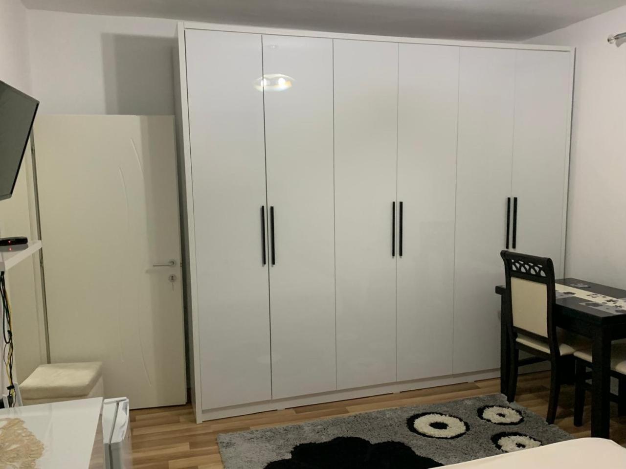 Flat In Berat'S Center Lägenhet Exteriör bild