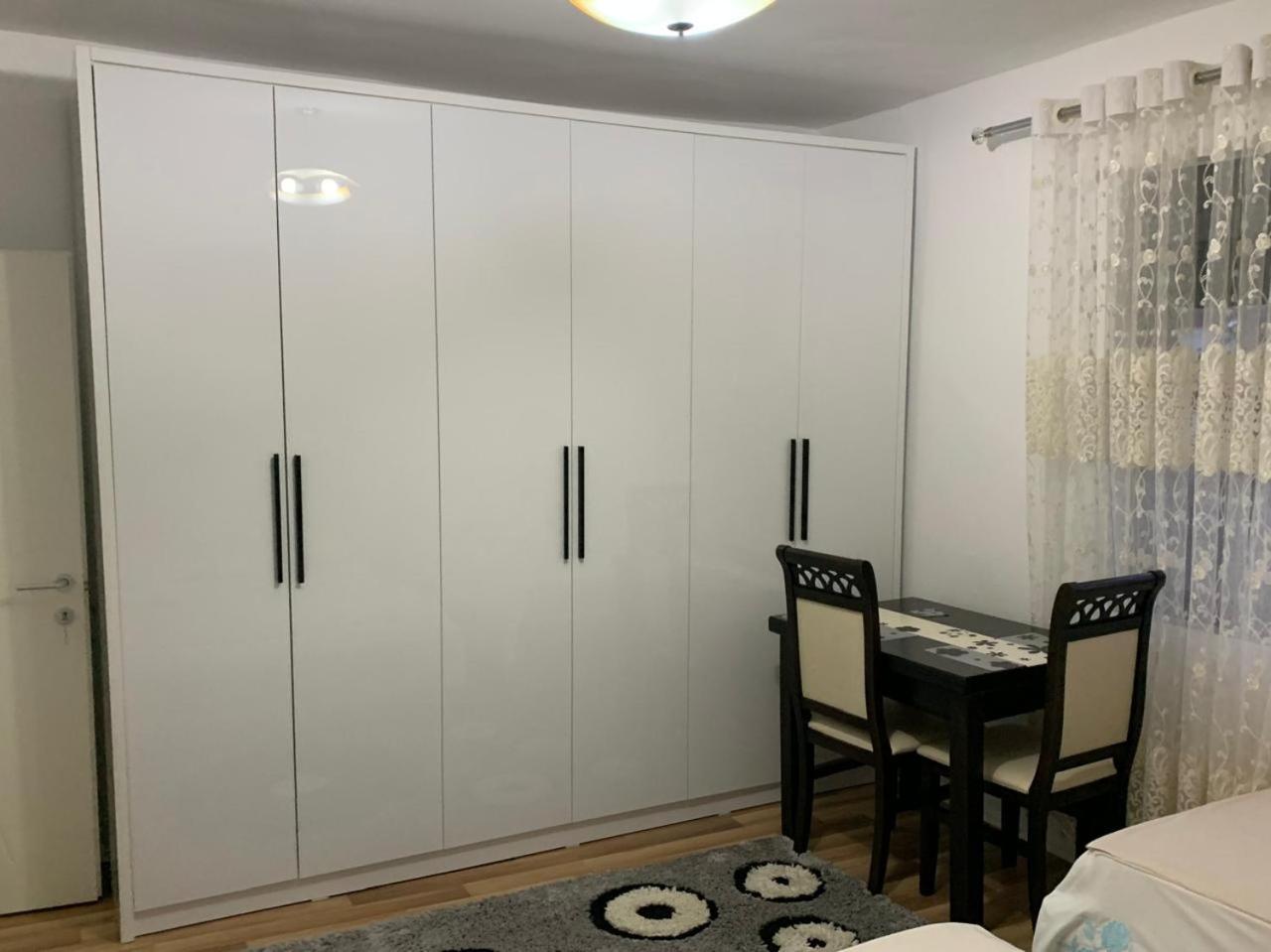 Flat In Berat'S Center Lägenhet Exteriör bild