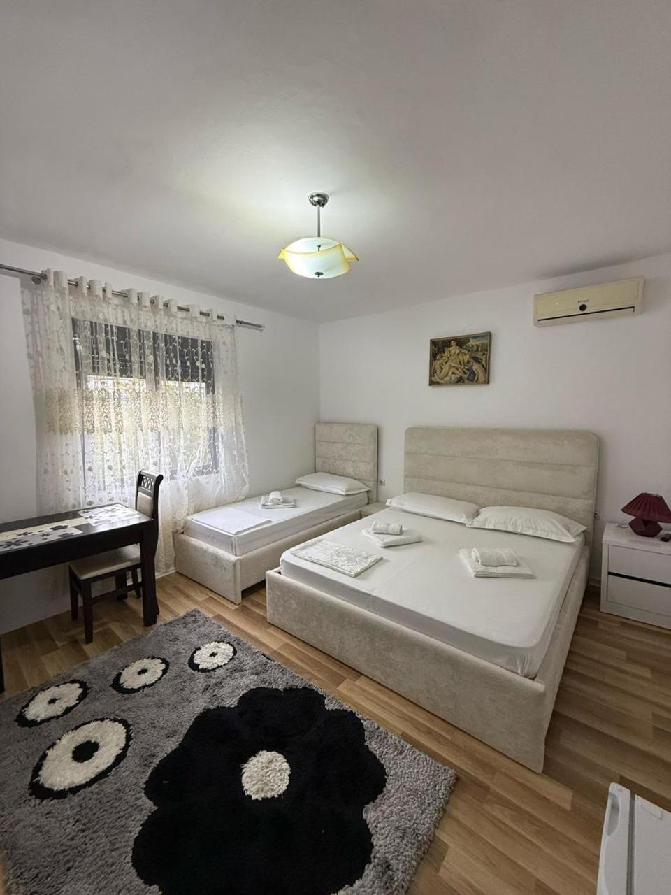 Flat In Berat'S Center Lägenhet Exteriör bild