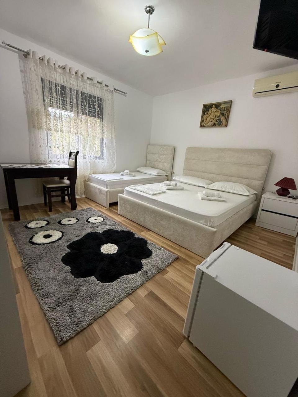 Flat In Berat'S Center Lägenhet Exteriör bild