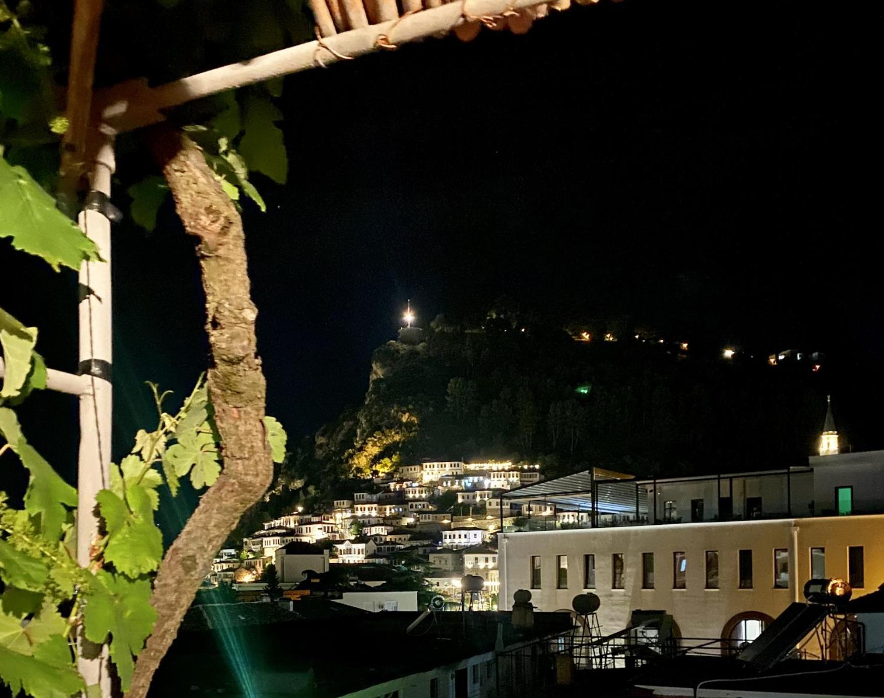 Flat In Berat'S Center Lägenhet Exteriör bild